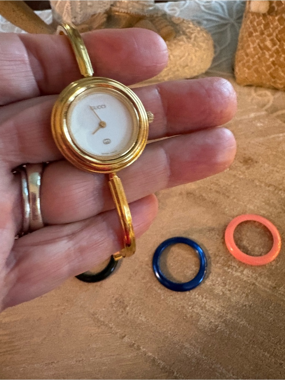 Vintage GUCCI Interchangeable Bezel Gold Bangle Watch with six bezels - Picture 13 of 14